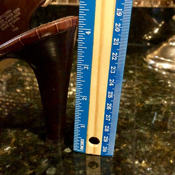 BRAND NEW GORGEOUS BANDOLINO HEELS, SIZE 9.5 - Picture 7 of 8